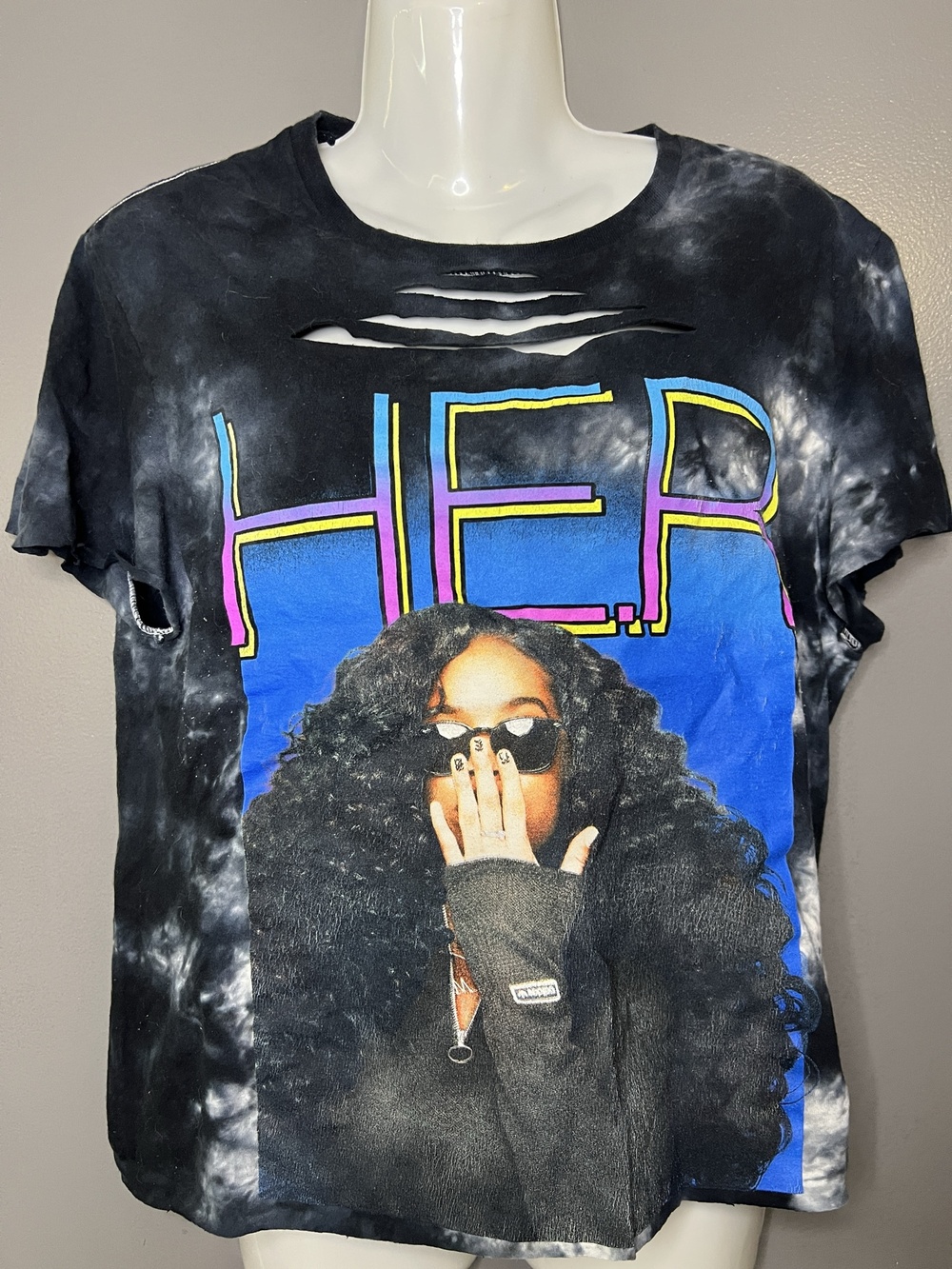 H.E.R. Shirt Womens Medium Black Tie Dye Portrait Graphic Tee R&B Music Album